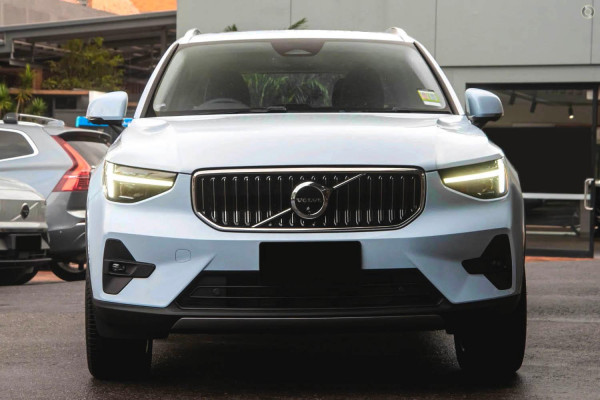2025 Volvo XC40 XZ Ultra B4 Bright SUV Image 2