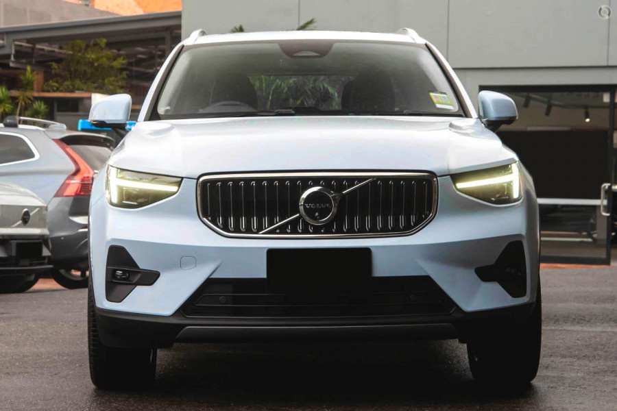 2025 Volvo XC40 XZ Ultra B4 Bright SUV Image 2