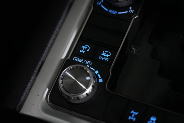2018 Toyota LandCruiser Sahara SUV image 16
