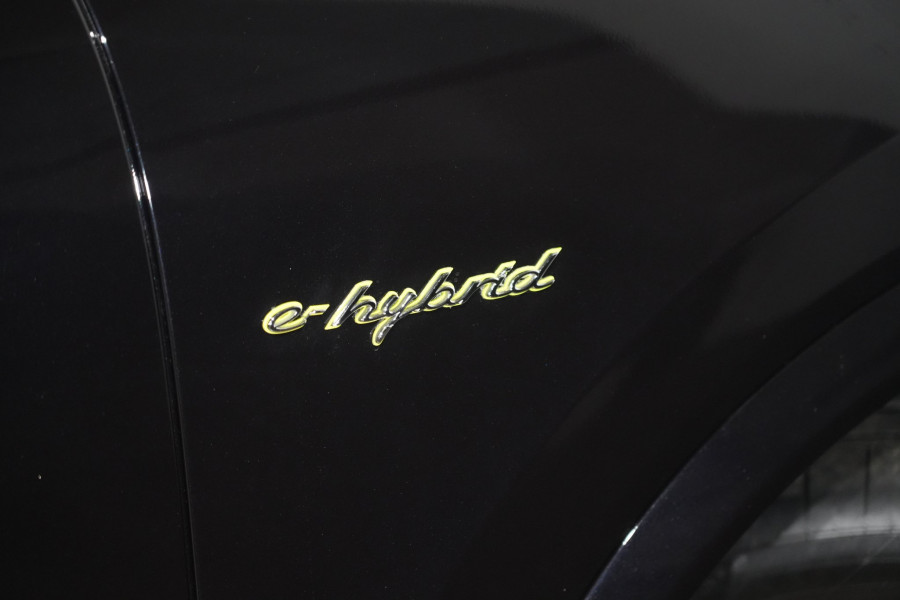 2018 Porsche Cayenne E-Hybrid SUV Image 12