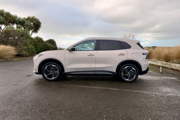 2026 MG MGS5 EV ZS3EM Essence 49 SUV Image 6