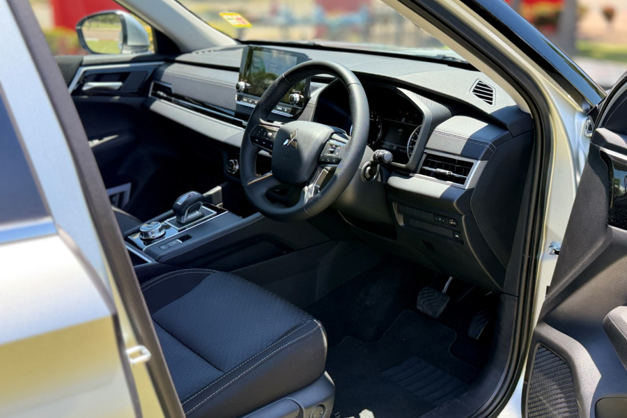 2024 Mitsubishi Outlander ZM LS SUV Image 11
