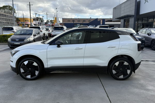 2026 Volvo EX30  Single Motor Extended Range Ultra SUV Image 7