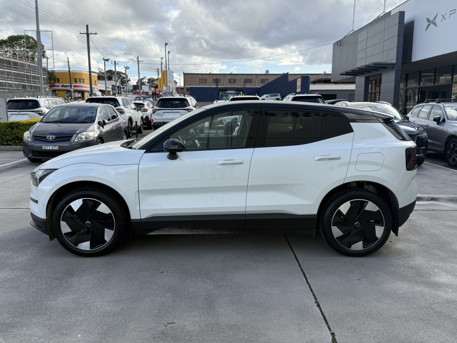 2026 Volvo EX30  Single Motor Extended Range Ultra SUV Image 7