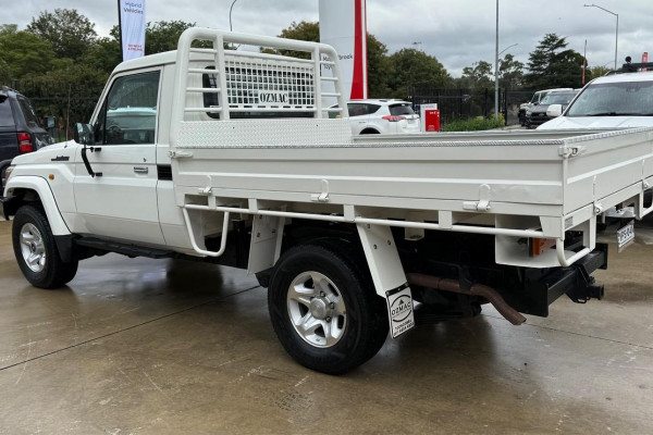 2017 Toyota LandCruiser VDJ76R GXL Cab Chassis Image 5