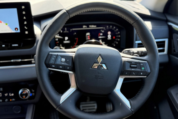 2025 Mitsubishi Outlander ZM Exceed SUV Image 13
