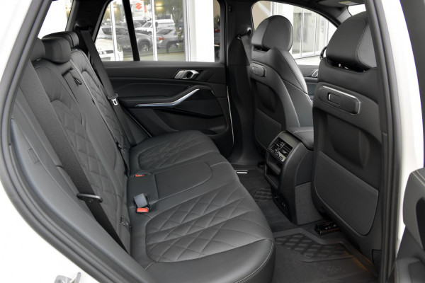 2025 BMW X5 G05 LCI xDrive30d M Sport SUV image 5
