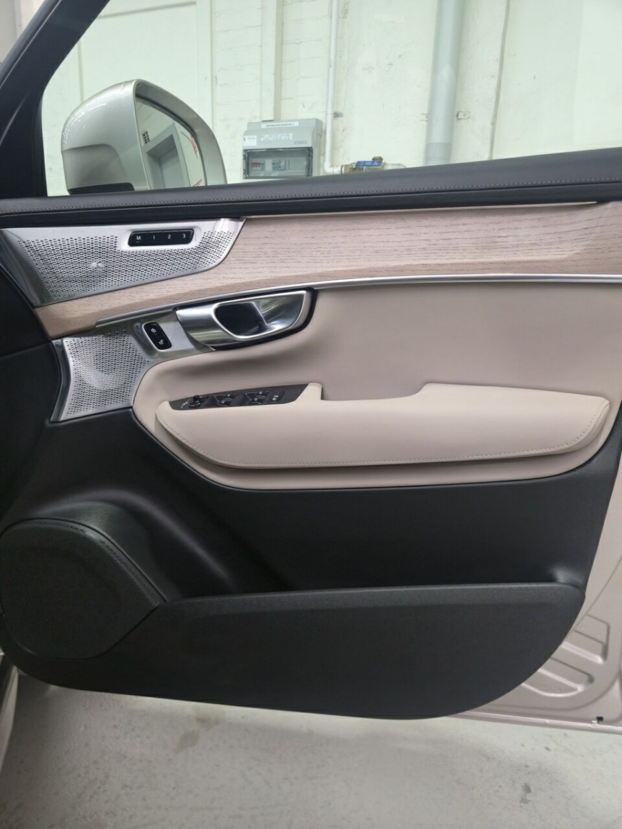 2024 MY25 Volvo XC90 L Series Ultra B5 Bright SUV Image 18