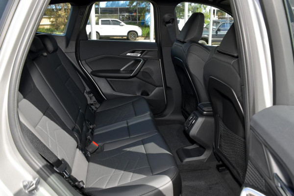 2025 BMW iX1 U11 eDrive20 xLine SUV image 5