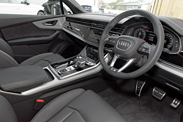 2026 MY25 Audi Q7 4M TFSI 250kW S line SUV image 7
