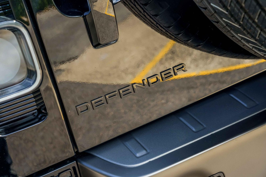 2025 MY25.5 Land Rover Defender L663 110 P635 OCTA SUV