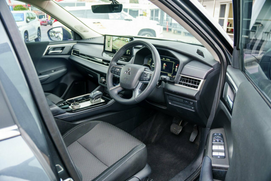 2025 Mitsubishi Outlander ZM LS SUV Image 16