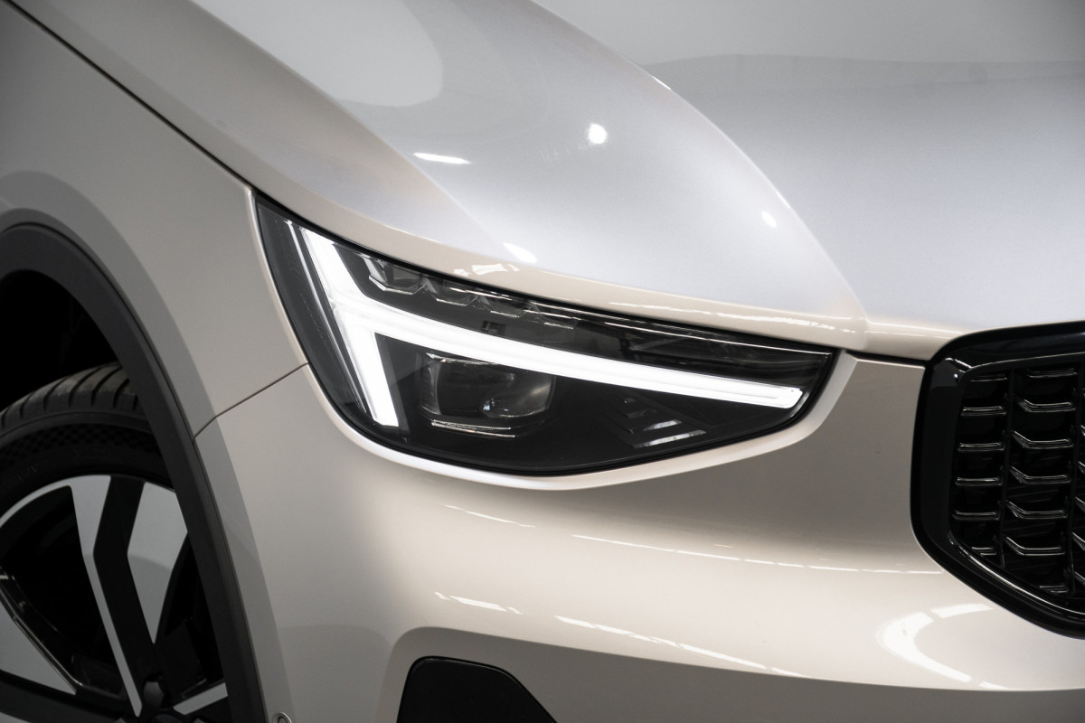 2024 Volvo XC40 XZ Ultimate B4 Dark SUV