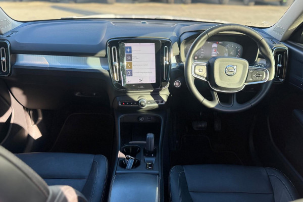2019 Volvo XC40 XZ T4 Momentum SUV Image 16