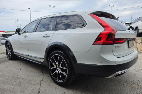 2019 Volvo V90 Cross Country P Series D5 Wagon Image 11