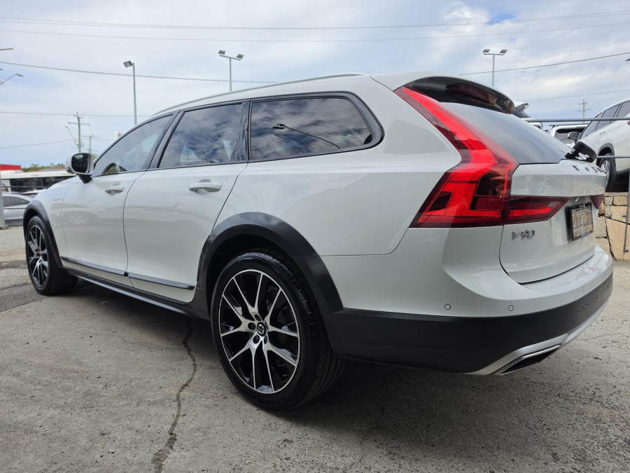2019 Volvo V90 Cross Country P Series D5 Wagon Image 11
