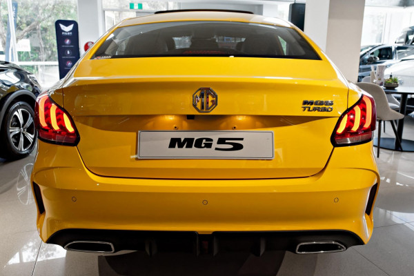 2023 MG MG5  Essence Sedan