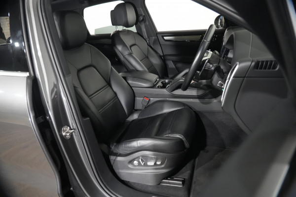 2019 Porsche Cayenne E-Hybrid SUV image 23