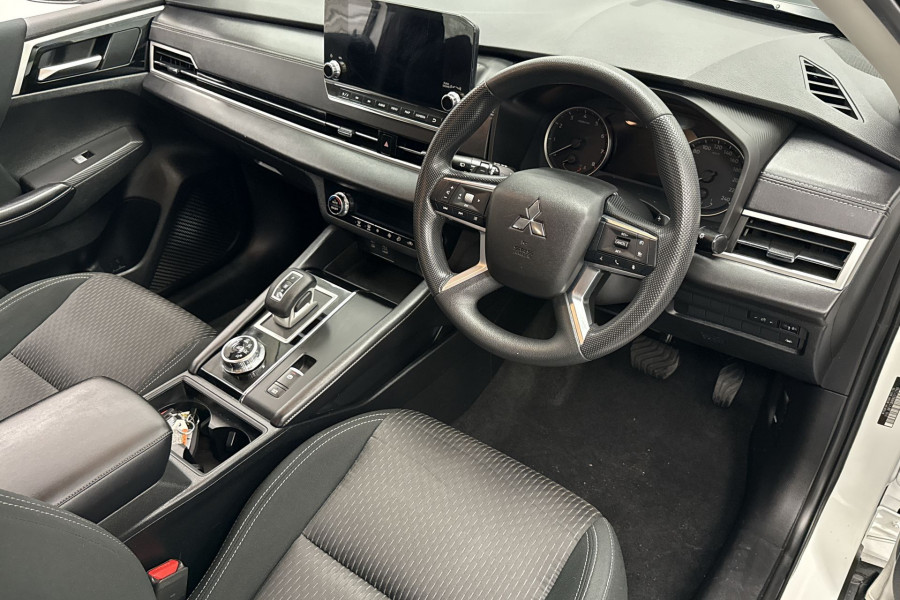 2022 MY22.5 Mitsubishi Outlander ZM ES SUV Image 17