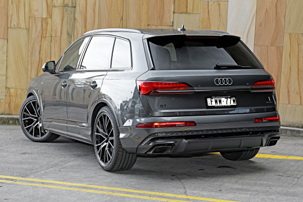2026 MY25 Audi Q7 4M TFSI 250kW S line SUV image 2