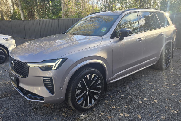 2026 Volvo XC90 L Series Ultra B5 Dark SUV Image 3