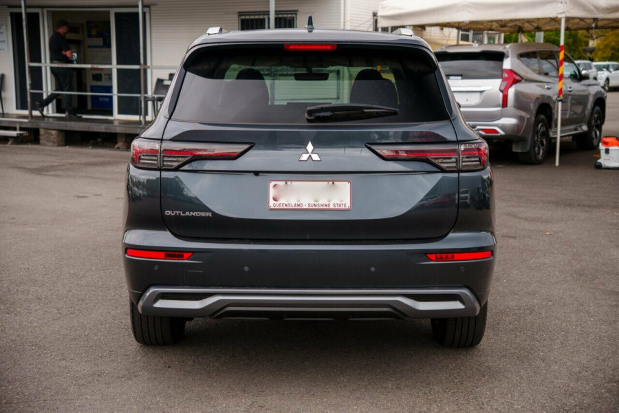 2025 Mitsubishi Outlander ZM LS SUV Image 3
