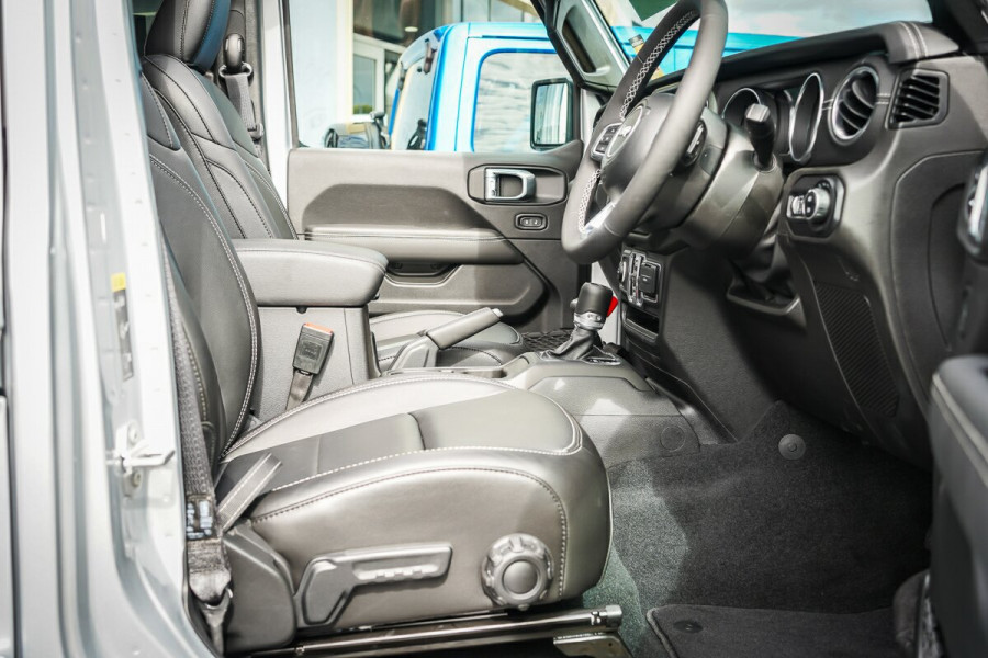 2023 Jeep Wrangler JL Unlimited Overland SUV Image 12