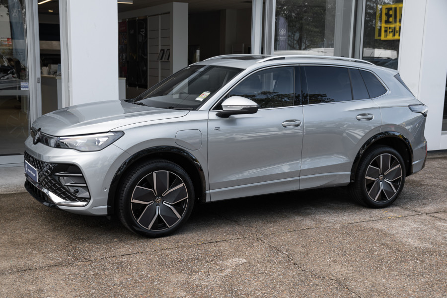 2026 Volkswagen Tiguan CT 200TSI eHybrid R-Line SUV Image 3