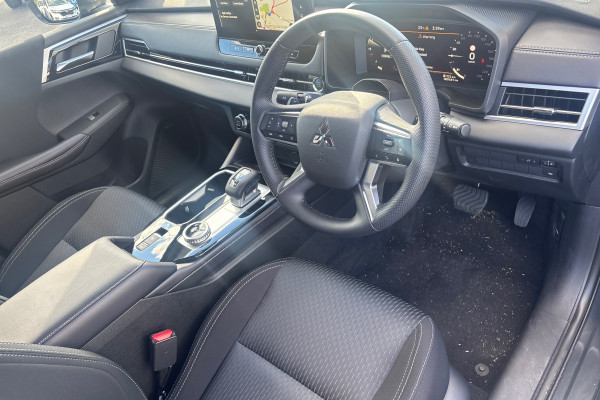 2025 Mitsubishi Outlander ZM LS SUV Image 11