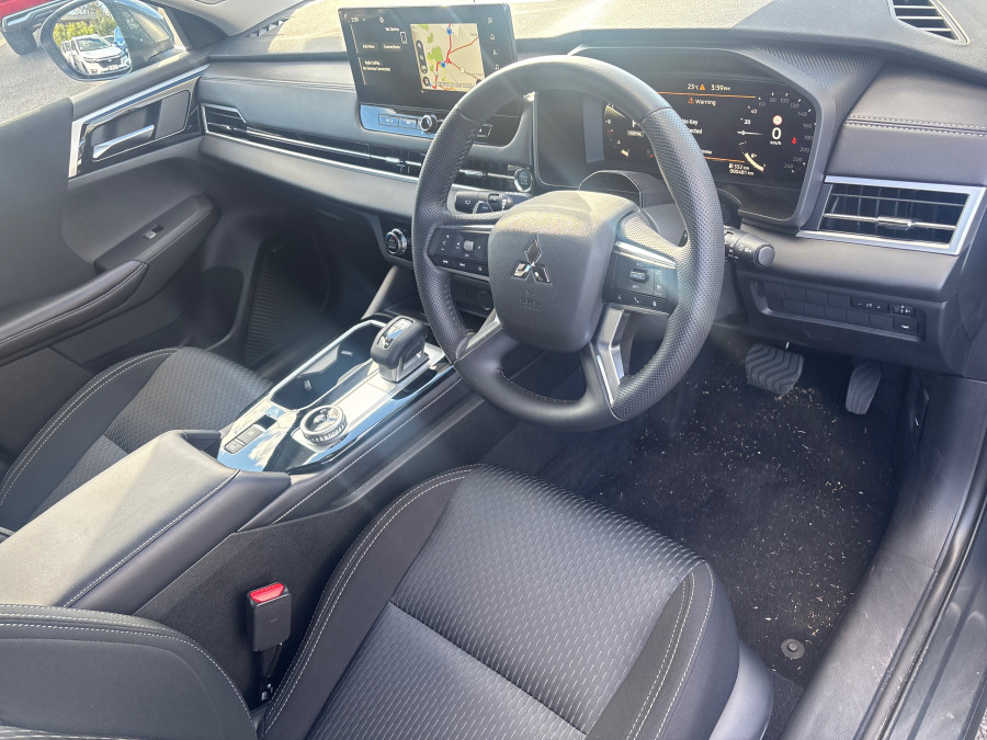 2025 Mitsubishi Outlander ZM LS SUV Image 11