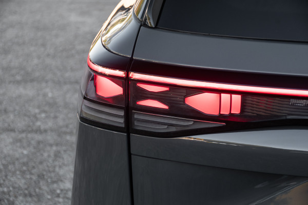 2025 MY26 Volkswagen Tayron R4 195TSI R-Line SUV image 25