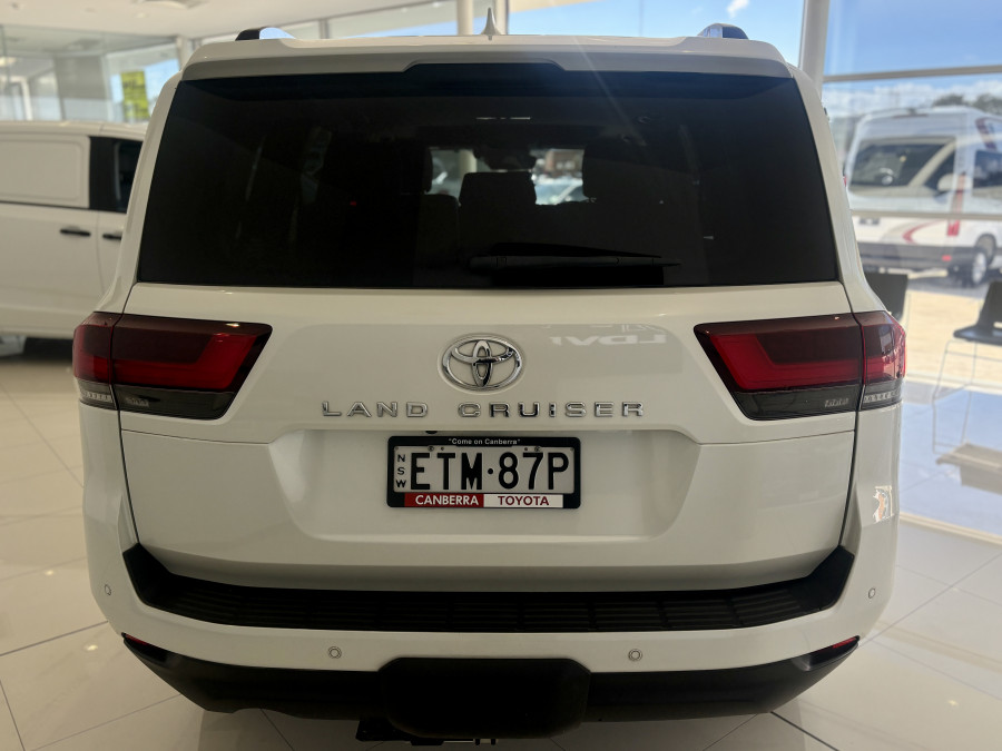 2022 Toyota LandCruiser FJA300R VX SUV Image 6