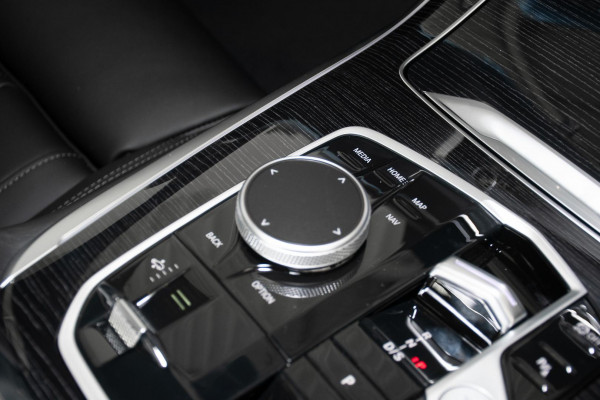 2026 BMW X7 G07 LCI xDrive40d M Sport SUV image 15