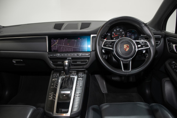 2020 Porsche Macan SUV image 22