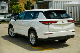 2024 Mitsubishi Outlander ZM ES SUV