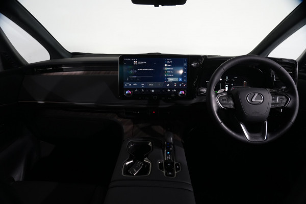 2025 Lexus LM 500h Ultra Luxury Black Trim SUV Image 13