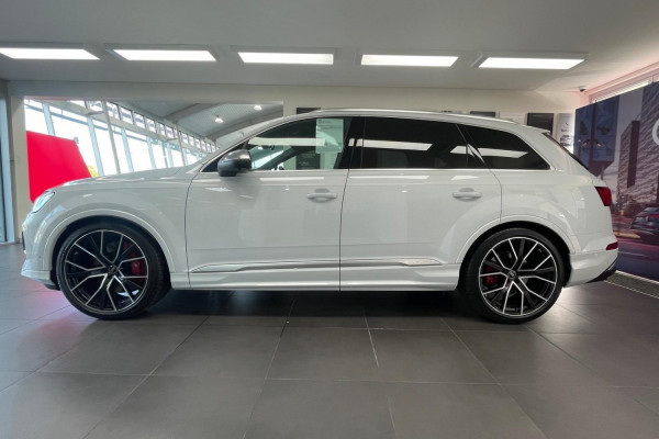 2026 Audi SQ7 TFSI Wagon Image 2
