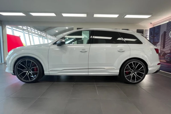 2026 Audi SQ7 TFSI Wagon Image 2
