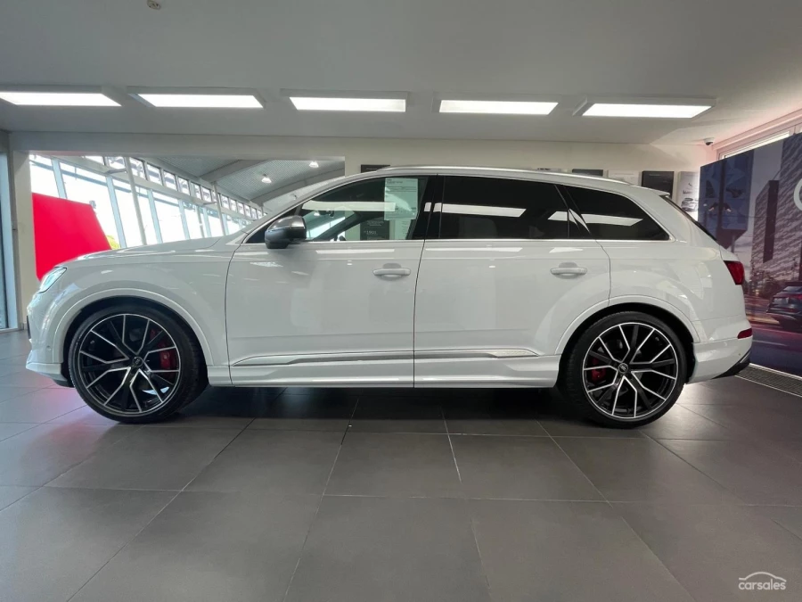 2026 Audi SQ7 TFSI Wagon Image 2
