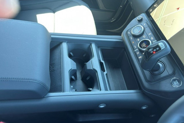 2025 MY26 Land Rover Defender L663 110 D350 X-Dynamic SE SUV Image 22