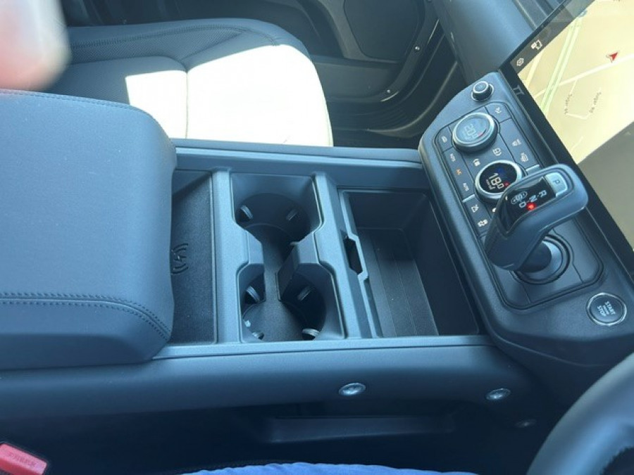 2025 MY26 Land Rover Defender L663 110 D350 X-Dynamic SE SUV Image 22