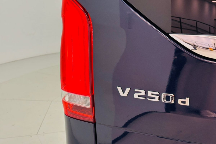 2021 Mercedes-Benz V-Class 447 V250 d Avantgarde People Mover Image 10