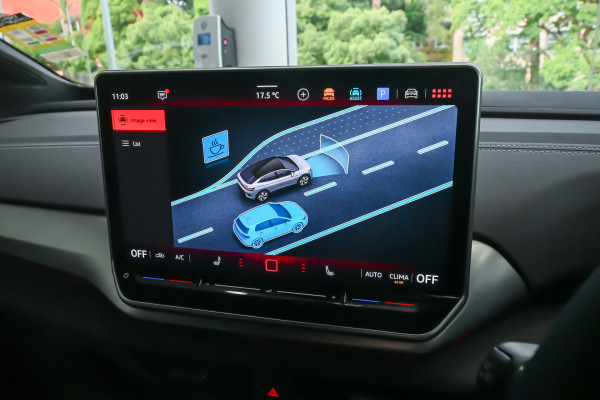 2025 Volkswagen ID. 5 E2 Pro SUV image 16