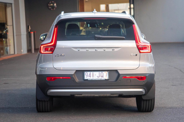 2023 Volvo XC40  Ultimate B4 Bright SUV Image 5