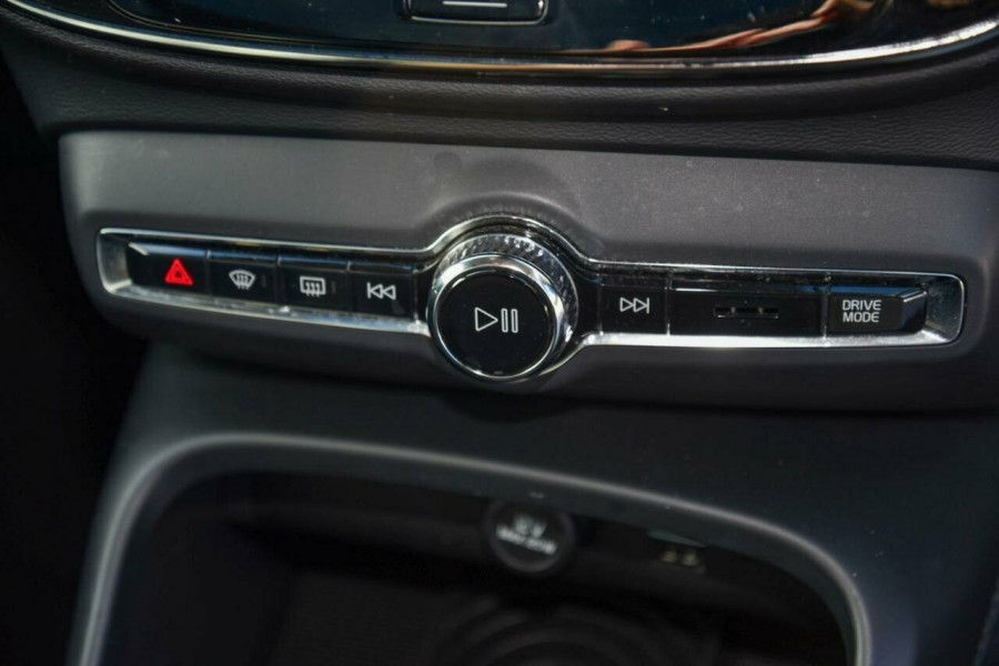 2018 Volvo XC40 XZ D4 Momentum Launch Edition SUV Image 10