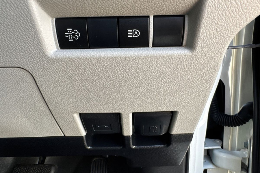 2019 Toyota HiAce GDH300R Commuter Van Image 21