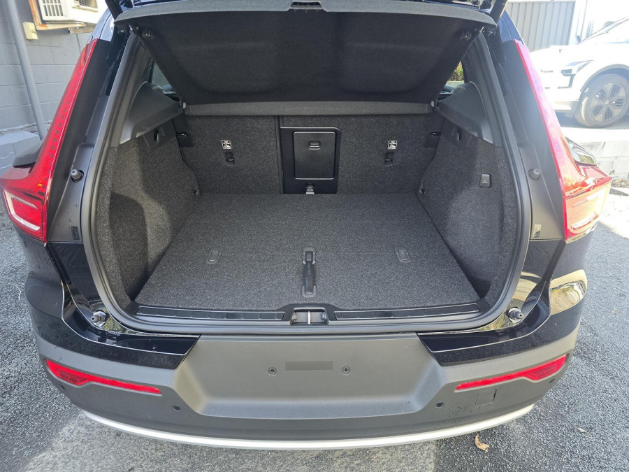 2026 MY27 Volvo XC40 XZ Ultra B4 Bright SUV Image 8