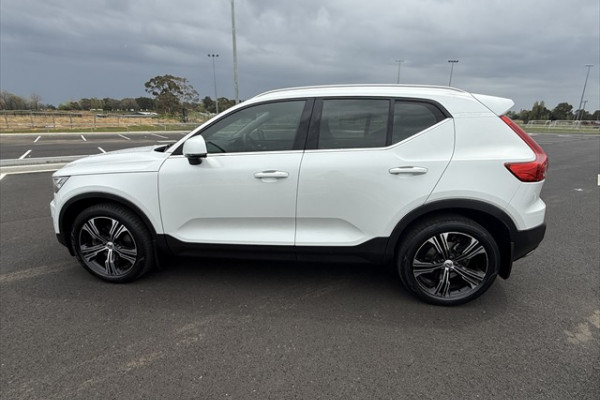 2020 Volvo XC40 XZ T4 Inscription SUV Image 7