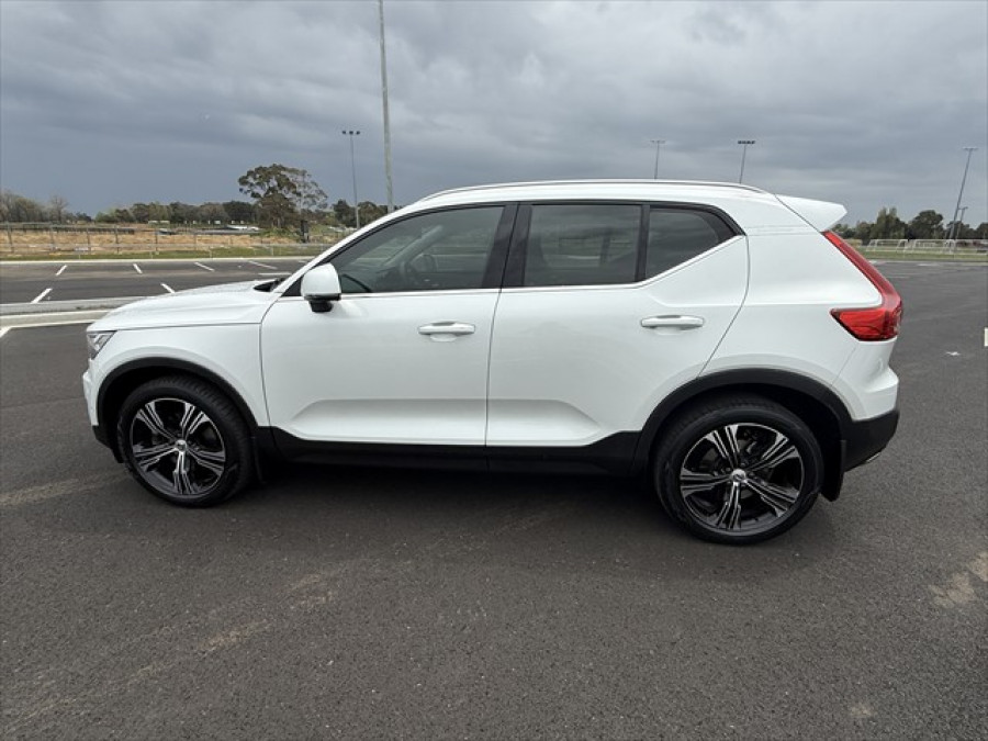 2020 Volvo XC40 XZ T4 Inscription SUV Image 7