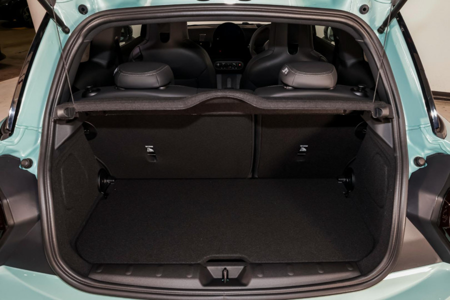 2026 MY25 MINI Cooper F66 JCW Favoured Hatch